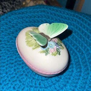 Decorative trinket box Egg with Butterfly Accent